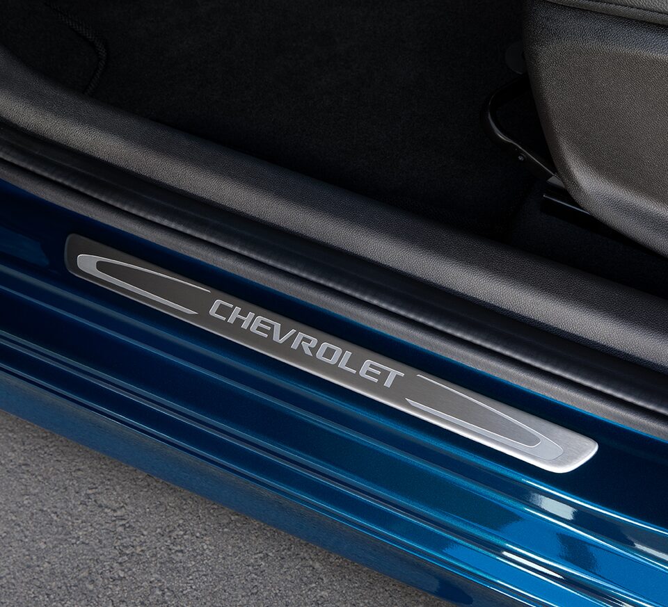 Chevrolet Onix Accesorios - Umbral de tu Sedan