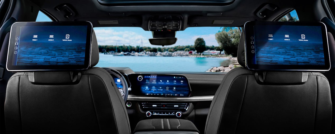 Interior de Chevrolet Tahoe 2025 con la mejor tecnología con pantallas de entretenimiento y sistema de conectividad