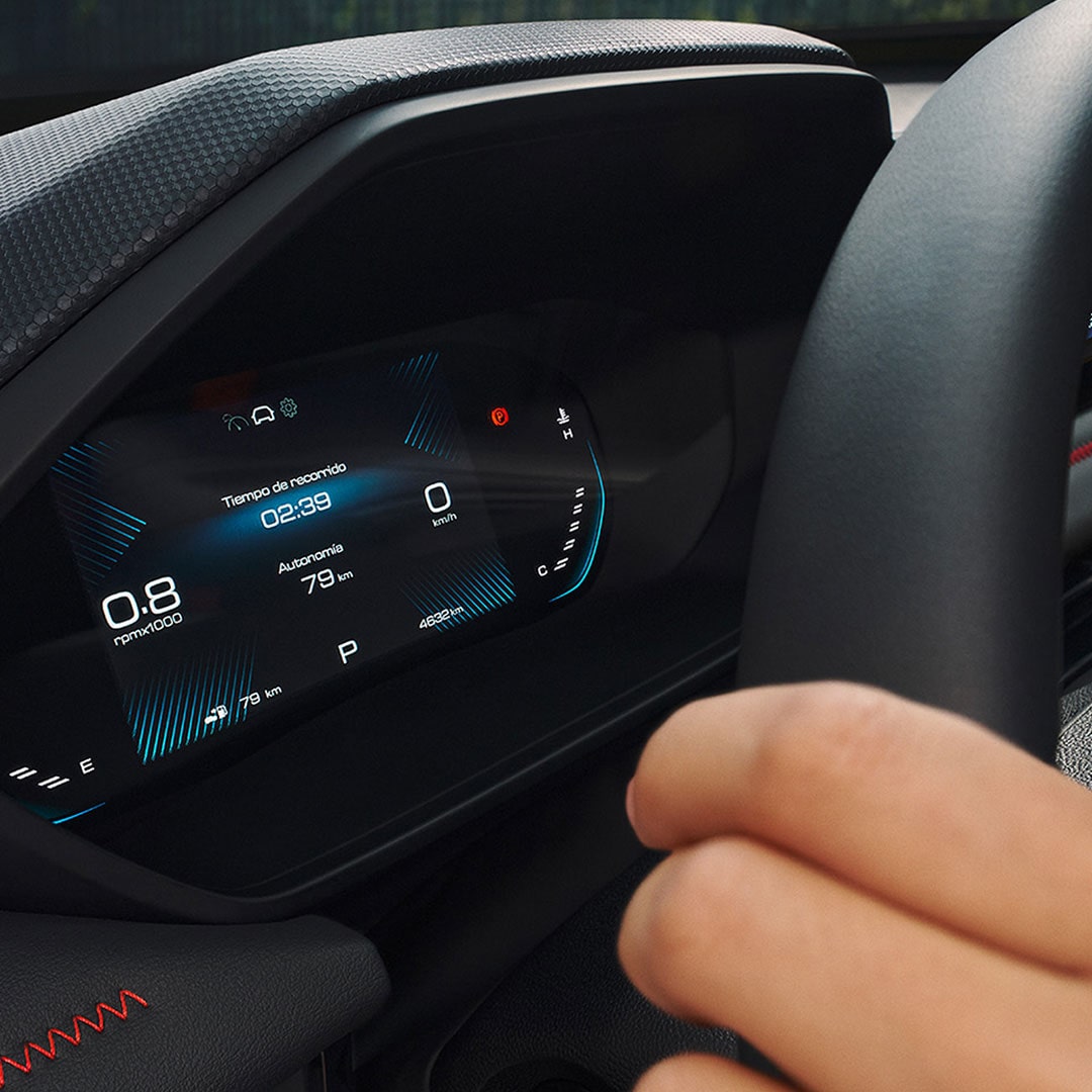 Vista cercana del volante y cluster digital de la Chevrolet Groove.