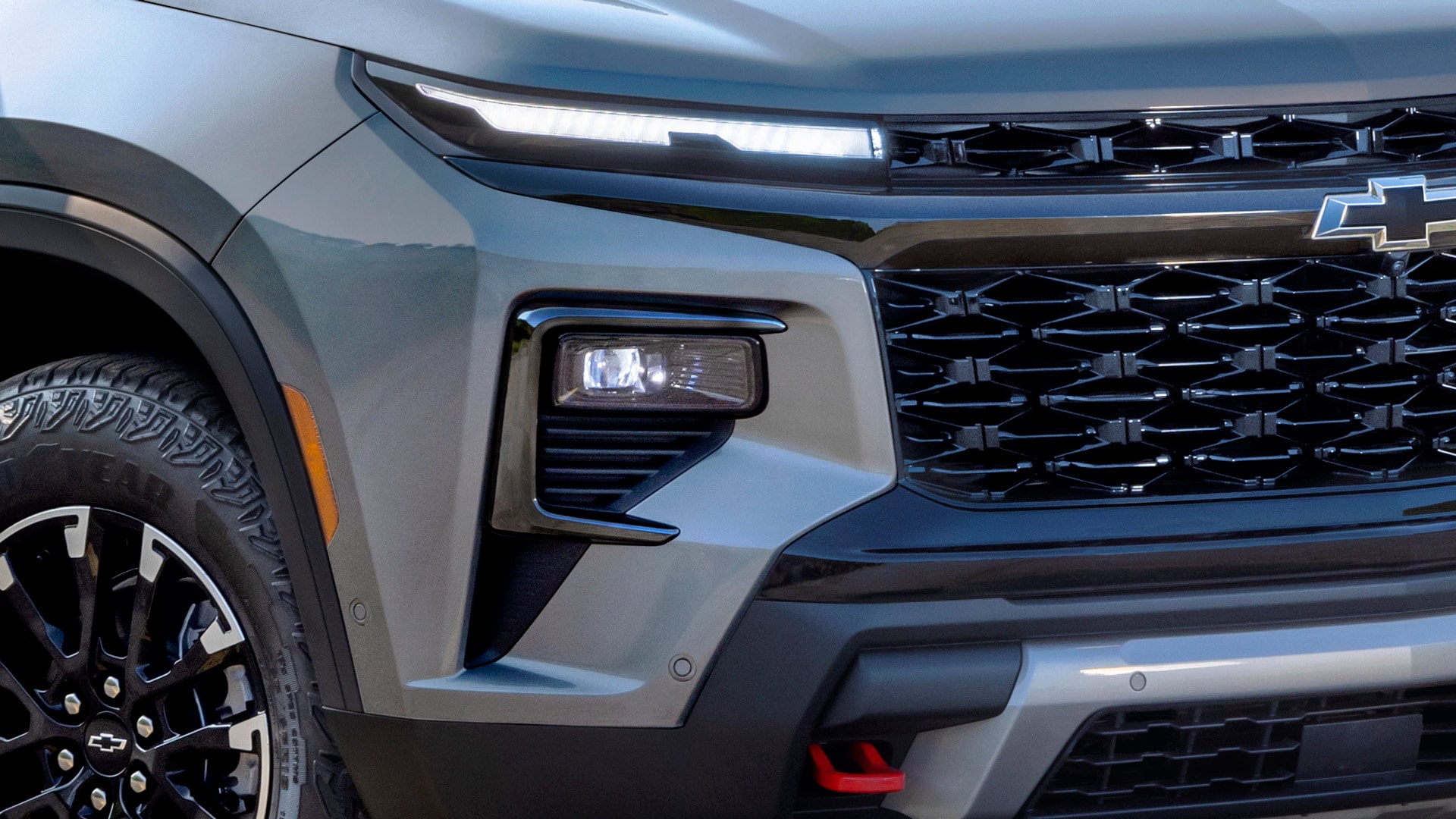 Vista en detalle los Focos LED IntelliBeam de la Chevrolet Traverse con encendido y apagado automático.