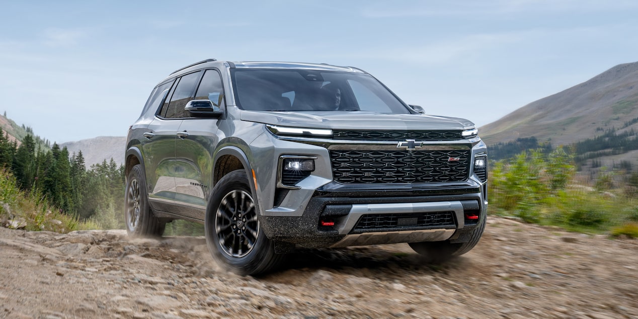 Vista frontal Chevrolet Traverse Z71 andando.