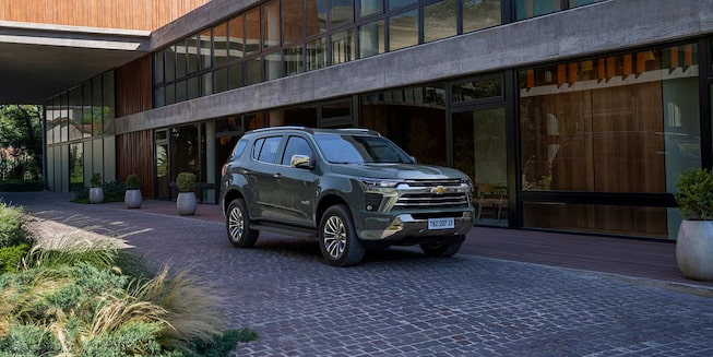 Vista en ciudad de la Chevrolet Trailblazer High Country 2025