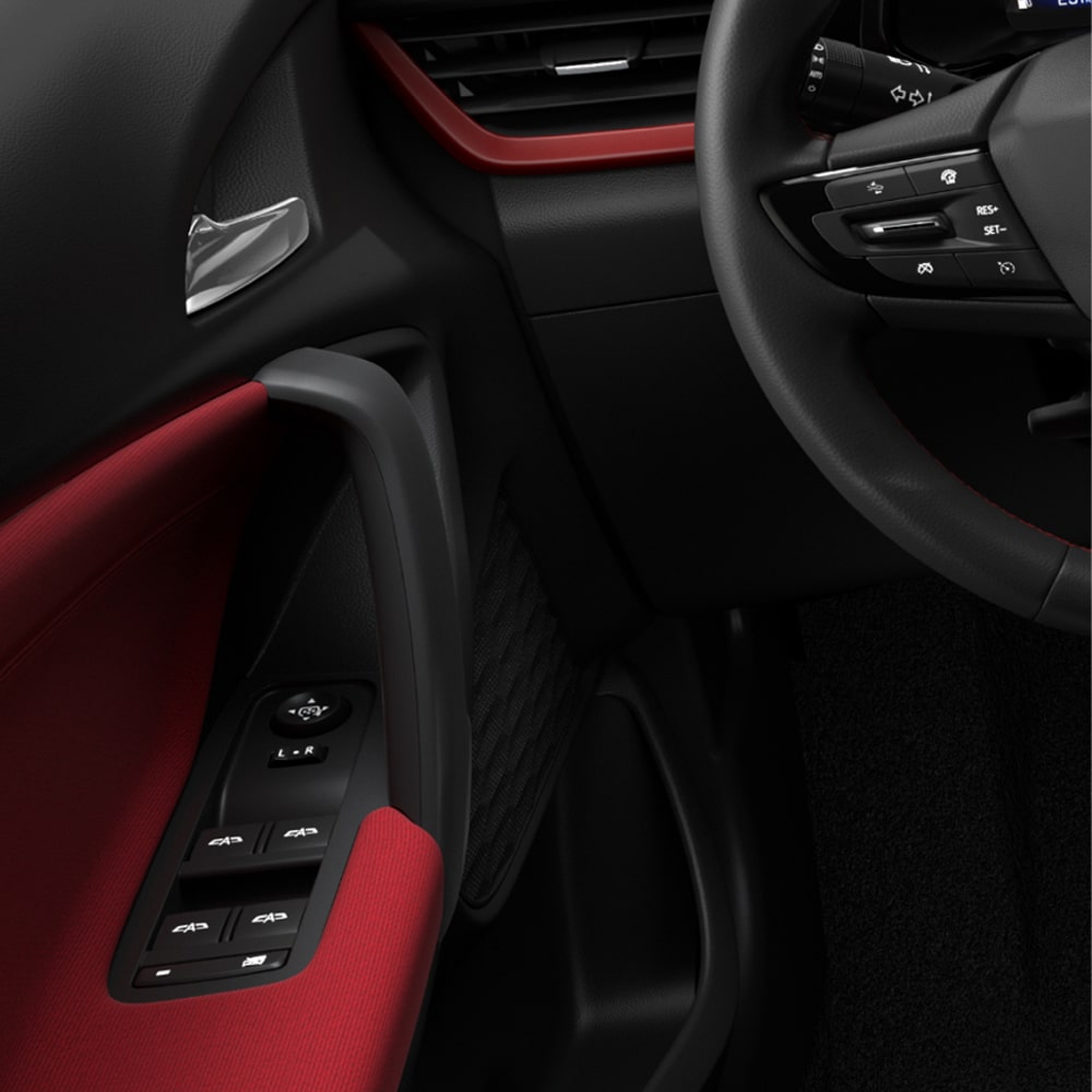 Acabado interior izquierdo color Jet Black e High Gloss