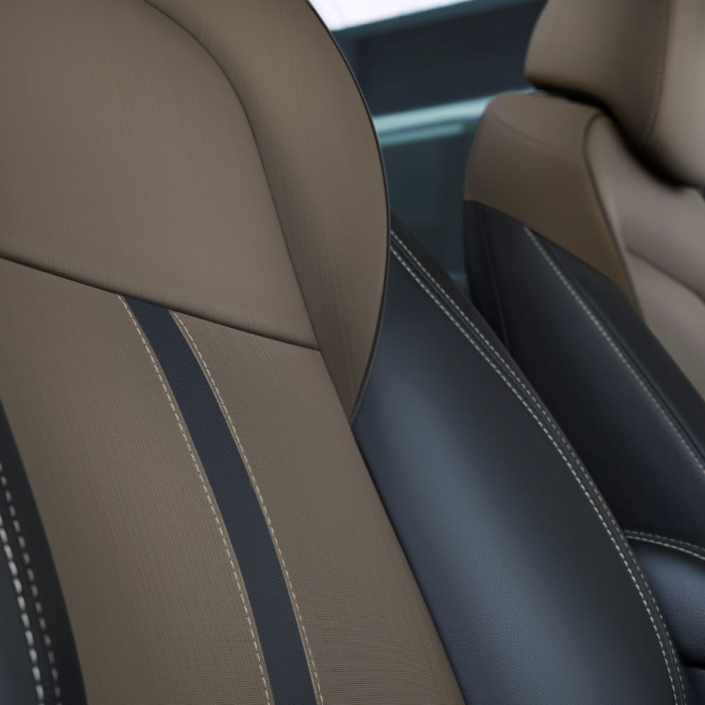 Asientos con acabado Jet Black e Bege Medium Dark Cocoa