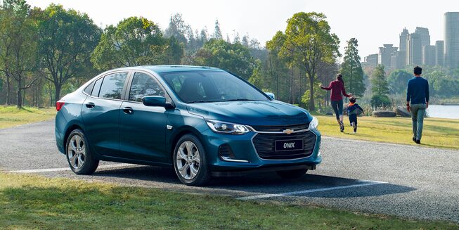 Chevrolet Onix Plus - Parrilla