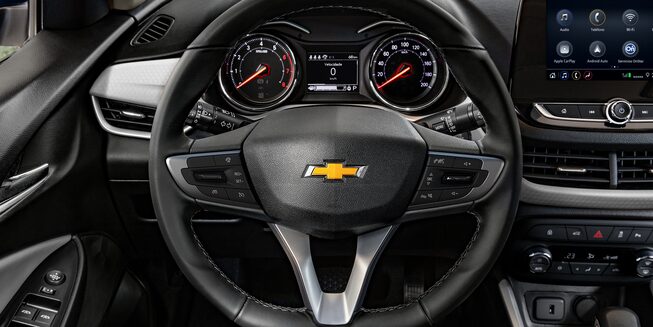 Chevrolet Onix Plus - controles en el volante