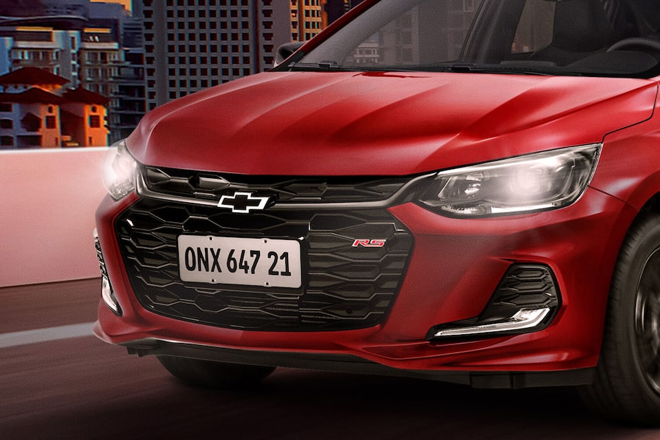 Chevrolet Uruguay - Vista frontal de Onix RS rojo