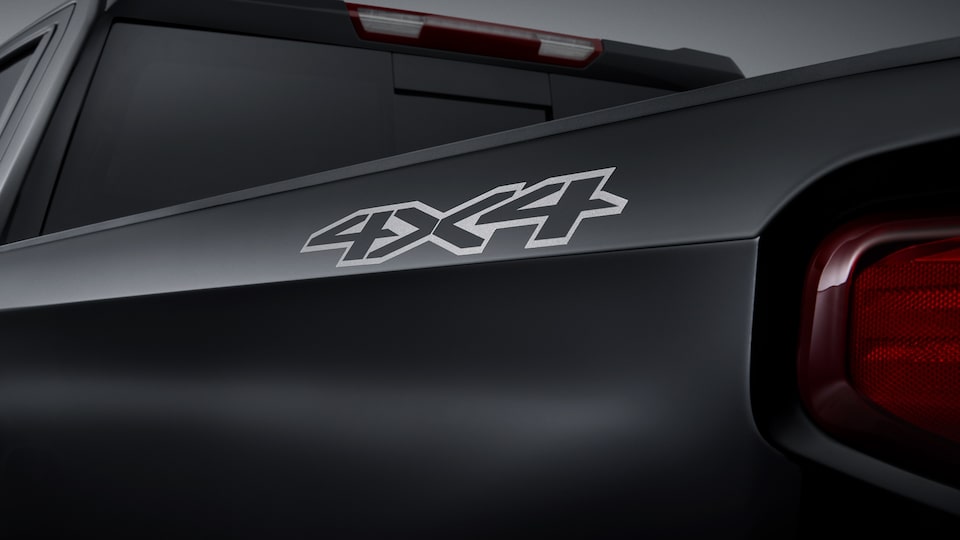 Logo 4x4 para de tu camioneta Chevrolet Silverado negra