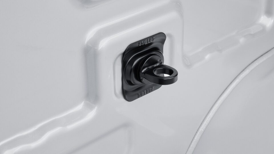 Transporta la carga de tu camioneta Chevrolet Silverado de manera más segura con los anillos de amarre para carga