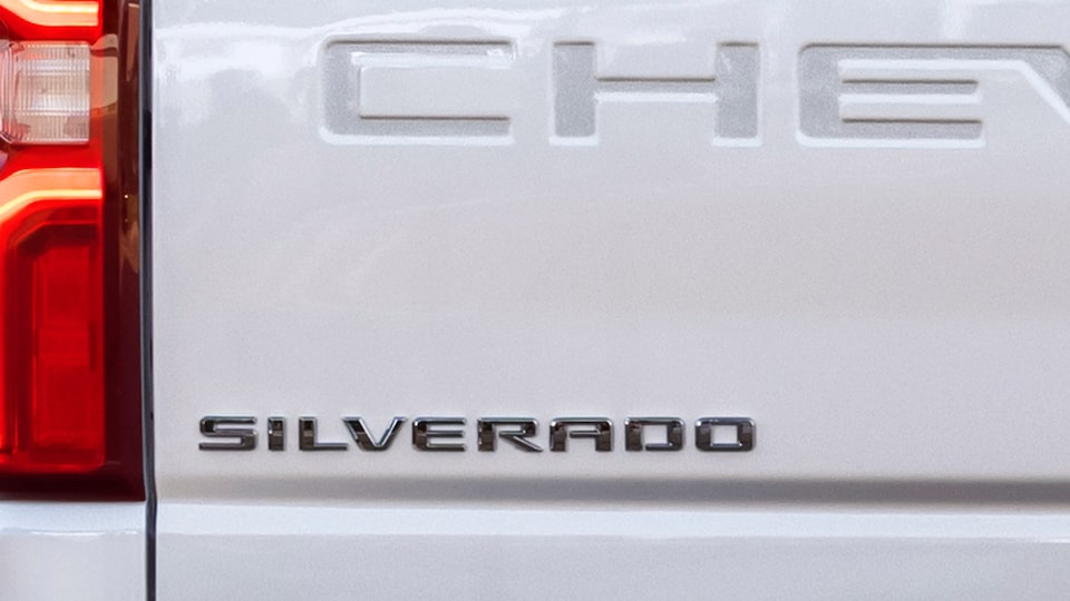 Logo Silverado para el portón trasero de tu camioneta Chevrolet