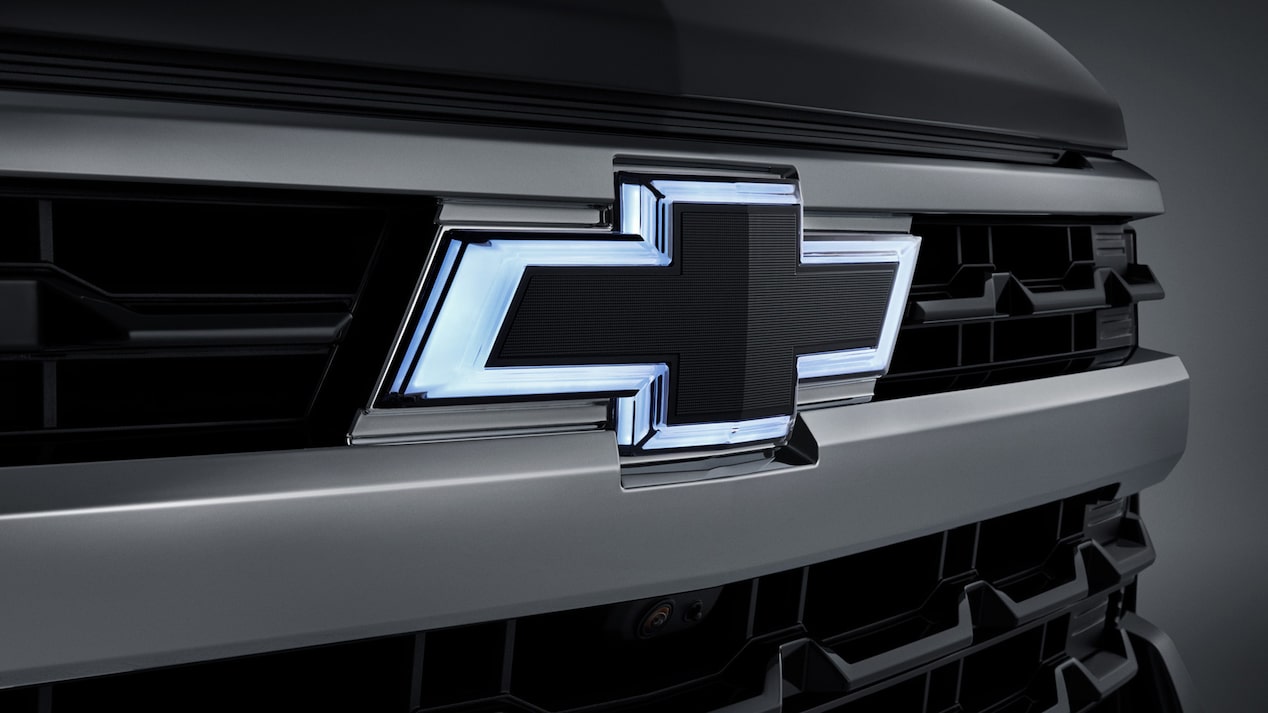 Embellece tu  Silverado con el emblema de Chevrolet iluminado