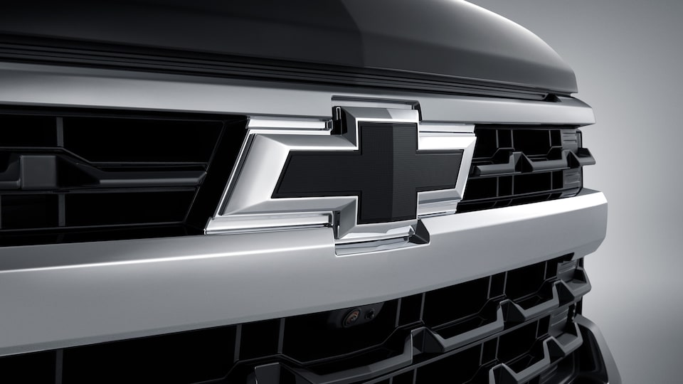 Embellece tu camioneta Chevrolet Silverado con el emblema negro