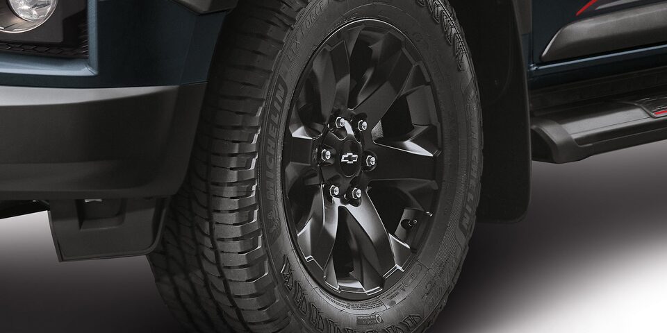 Las llantas todoterreno de la nueva pick up Chevrolet S10 Z71 te brinda la seguridad que necesitas para conducir donde quieras