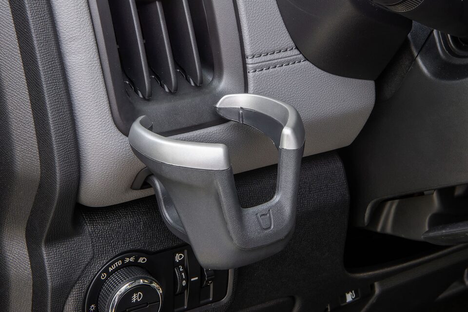 Con el porta vaso lleva tus bebidas con seguidad en tu Chevrolet S10 Z71