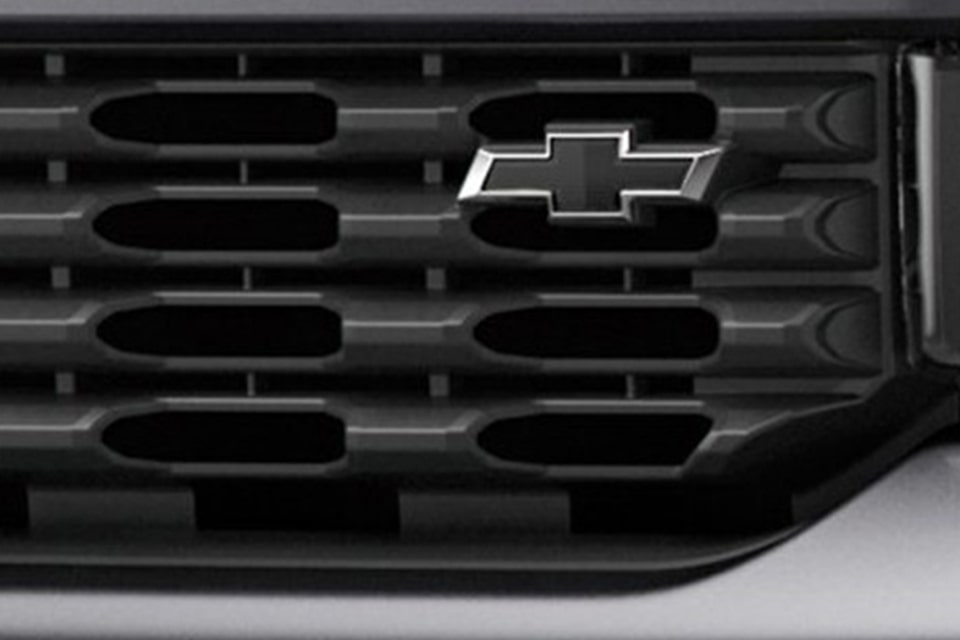 Mejorá el aspecto de tu Chevrolet S10 Z71 con el emblema negro para parrilla