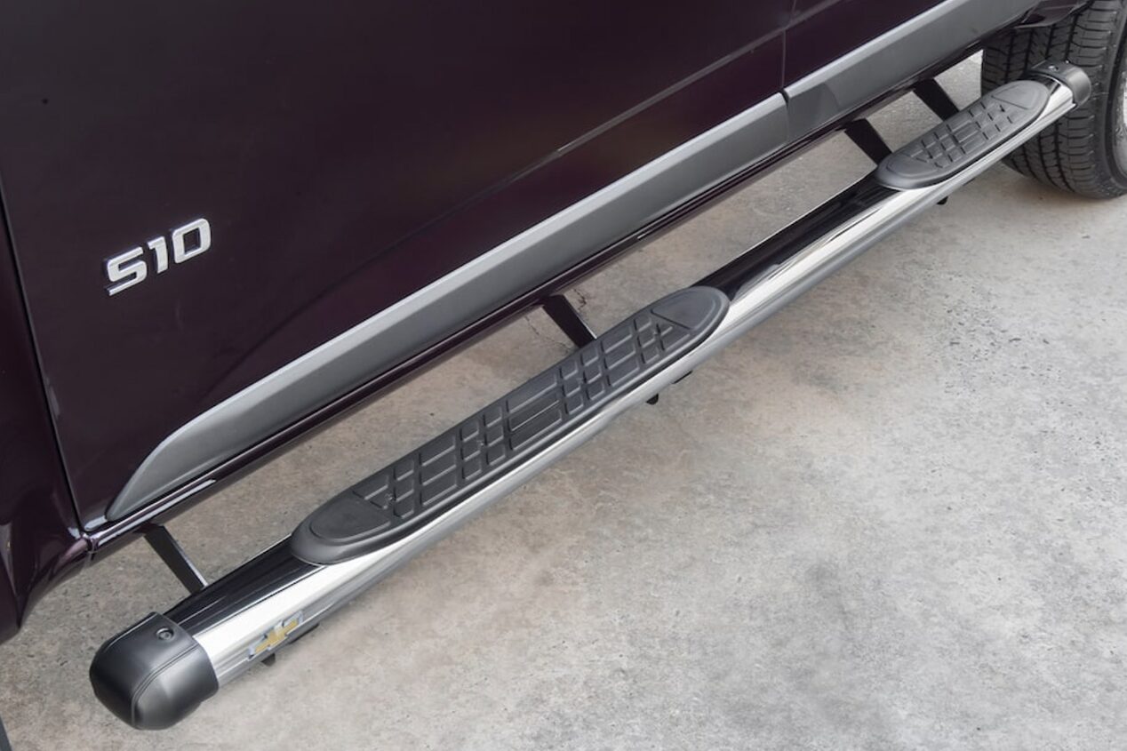 El estribo tubular cromado combina a la perfección con las líneas cromadas de la Chevrolet S10 Z71