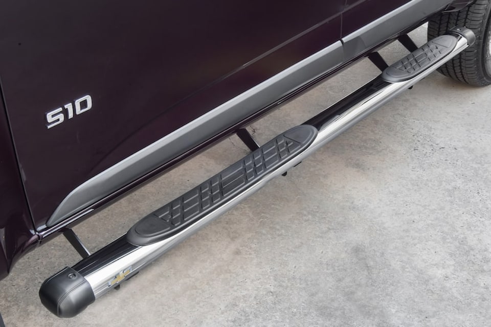 El estribo tubular cromado combina a la perfección con las líneas cromadas de la Chevrolet S10 Z71