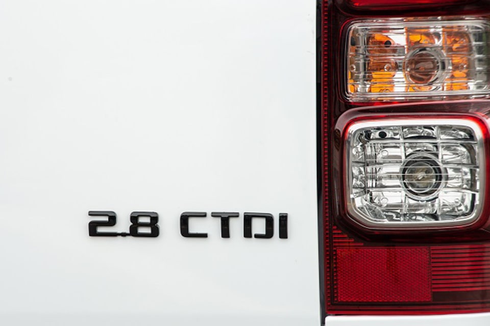 Dale un aspecto impactante a tu Chevrolet S10 Z71 con la insignia negra trasera CTDI