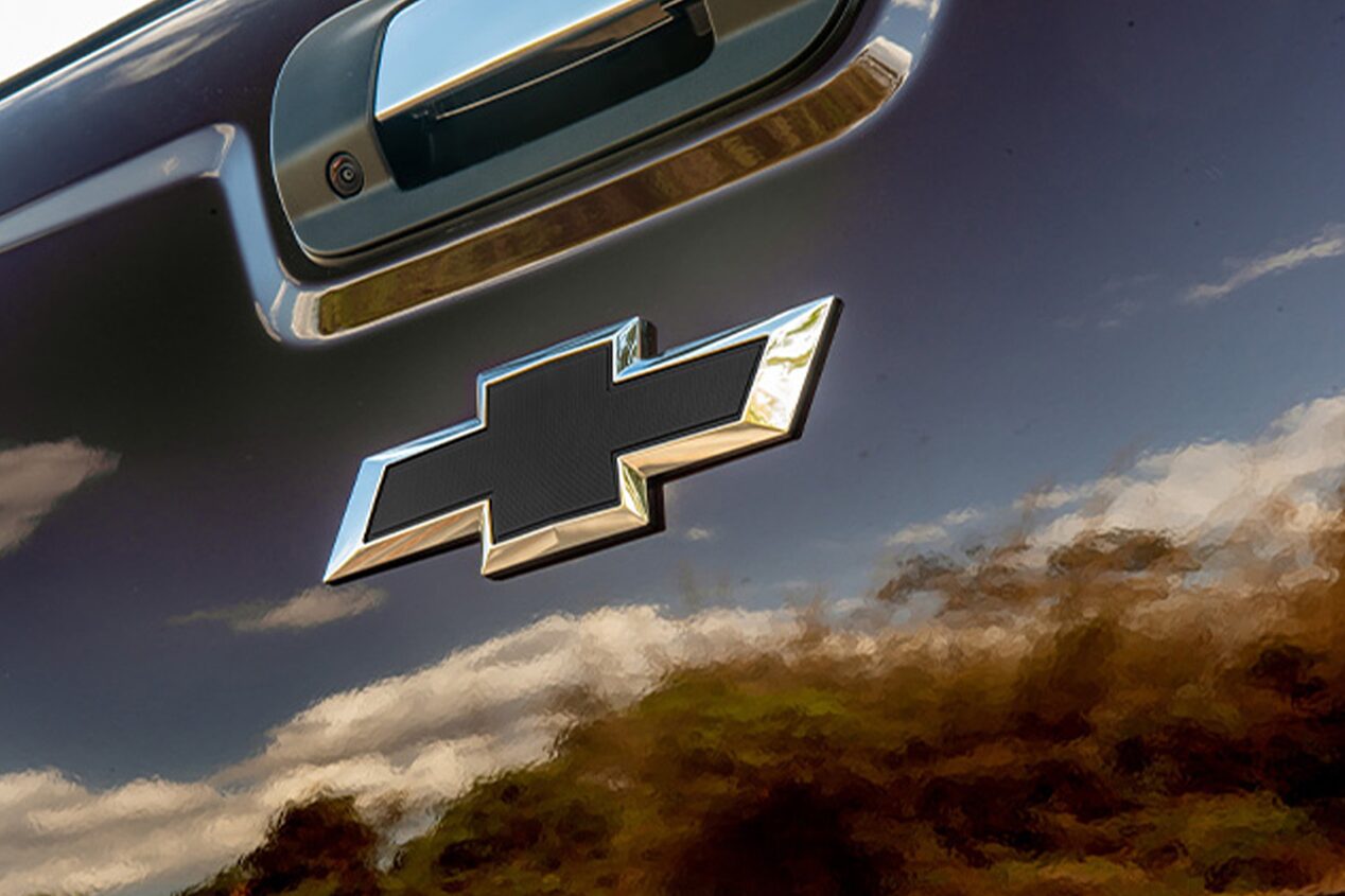 Mejorá el aspecto de tu Chevrolet S10 Z71 con el emblema negro trasero