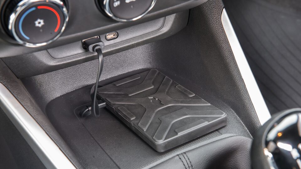 Recarga tu celular sin cables en  tu pickup Chevrolet Montana