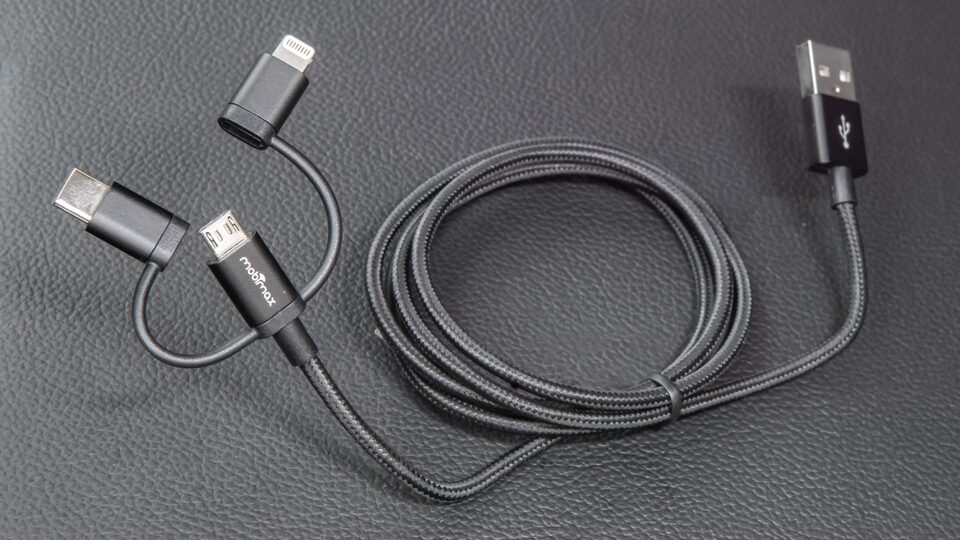 Mantenete conectado en tu pickup Chevrolet Montana con el cable USB tres en uno