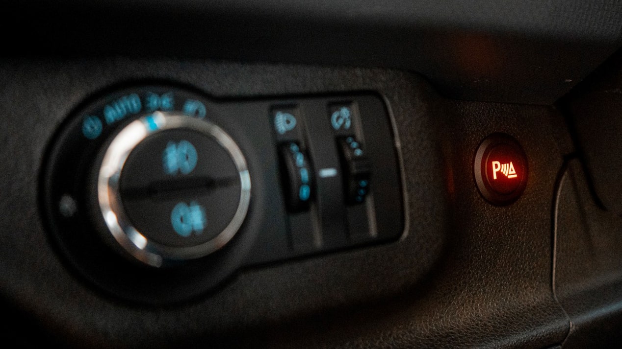 Conduce tranquilo en tu pickup Chevrolet Montana con el sensor delantero de estacionamiento
