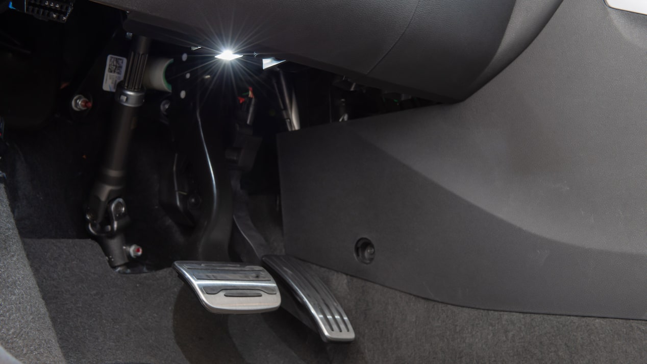 Agrega elegancia a tu pickup Chevrolet Montana con la iluminación de piso delantero