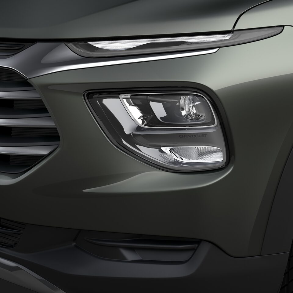 Detalle de la parrilla y óptica delantera de la nueva camioneta Chevrolet Montana