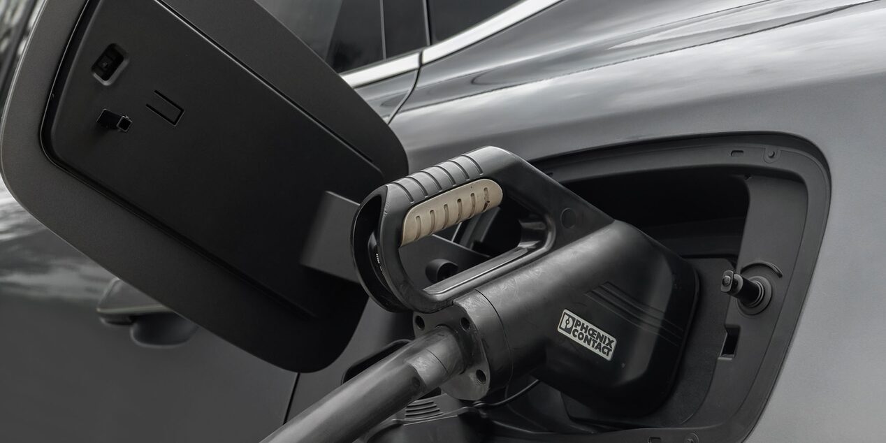 Vista en detalle del conector de carga de la Chevrolet Captiva EV