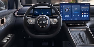 Vista cercana de la pantalla LCD Full HD de 15,6 pulgadas de la Chevrolet Captiva EV.