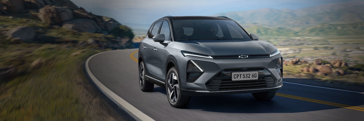 Chevrolet Captiva EV circulando por carretera.