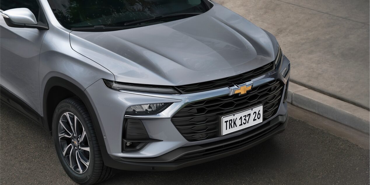 Vista superior frontal del Chevrolet Tracker